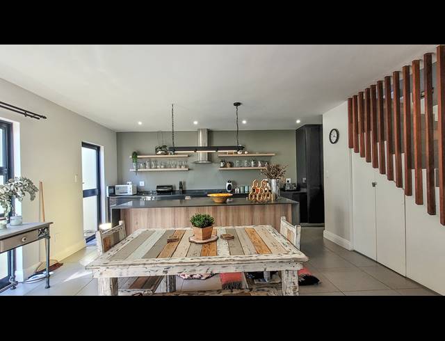 3 BEDROOM TOWNHOUSE FOR SALE IN PALM LAKES ESTATE